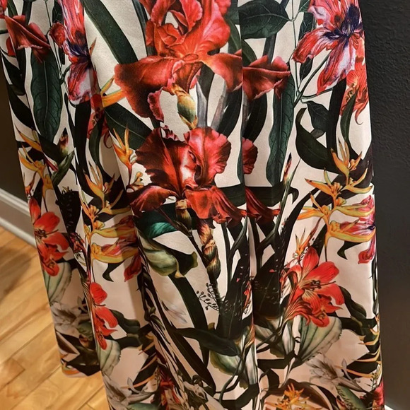 T Tahari fit and flare princess seam scuba fabric sleeveless floral print midi - Picture 7 of 9